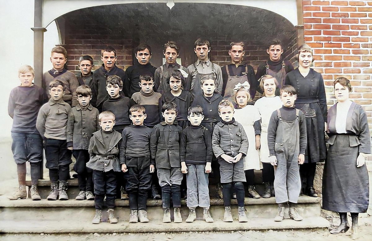 Halls Corner, Class Photo, about 1922