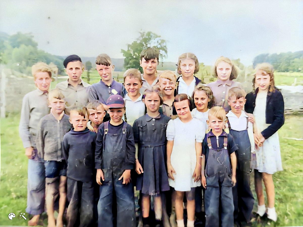 Park Head Class Photo, 18 students