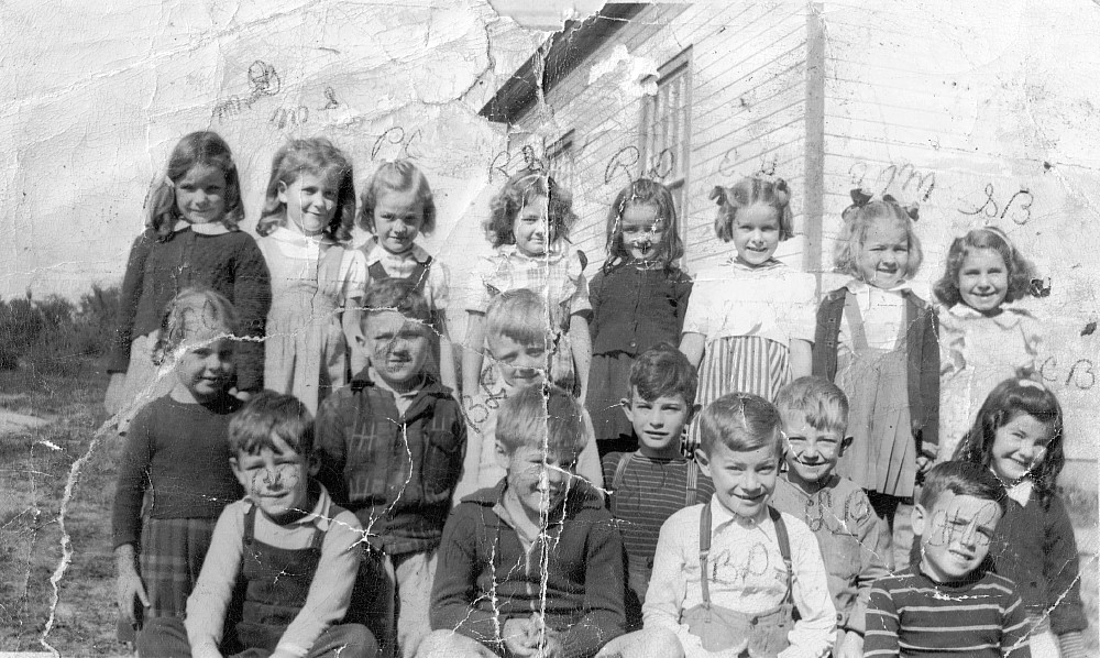 Lanark Village Grade 1 students, 1946.