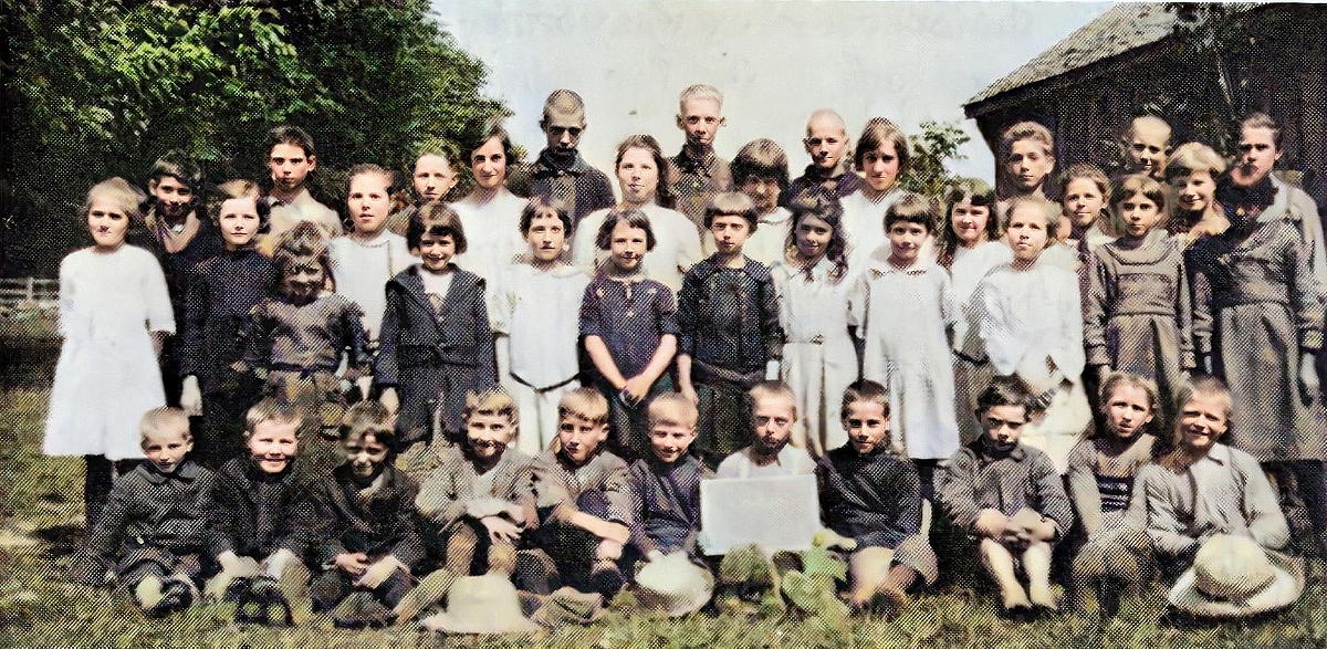 Desboro School, 1922, students