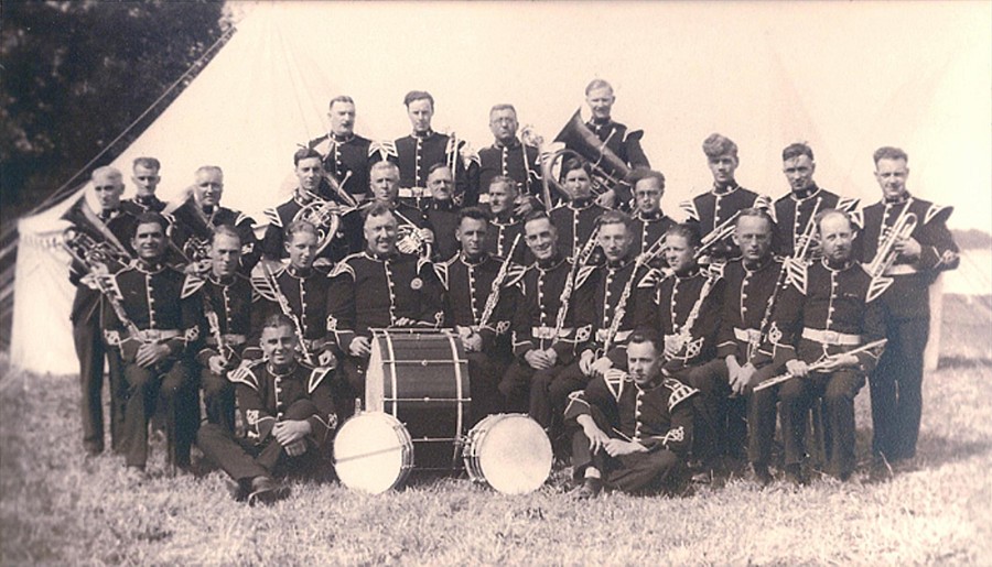 Queen's Rifles Band, 1945