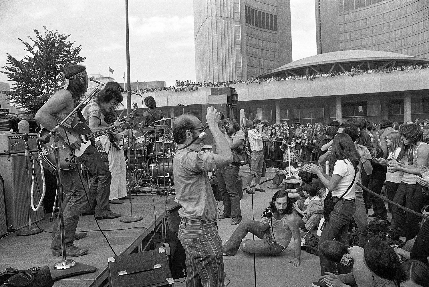 Mudflat, warm-up for Lighthouse Concert at City Hall, Toronto, 1970: Pinky Dauviin & David Moulaison.