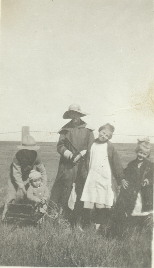 Children in Crosby North Dakota, 1917